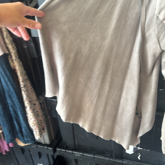 Others follow drape jacket - Picture 2 of 4